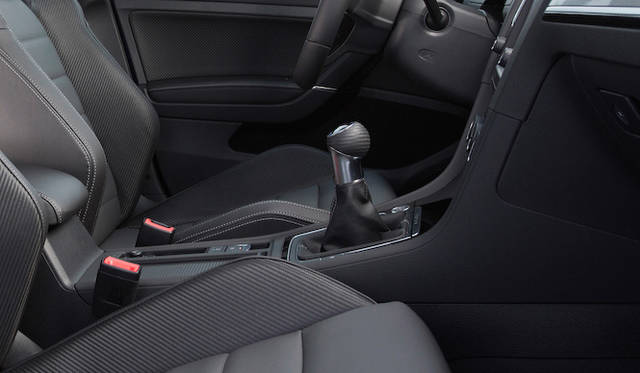 海外仕様モデル（日本仕様は右ハンドル）