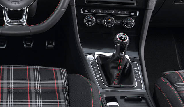 海外仕様モデル（日本仕様は右ハンドル）