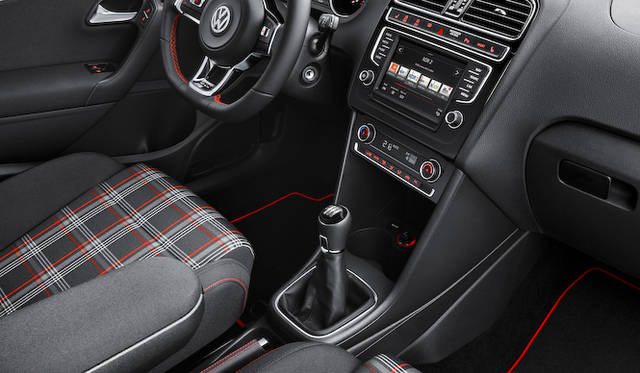 海外仕様モデル（日本仕様は右ハンドル）