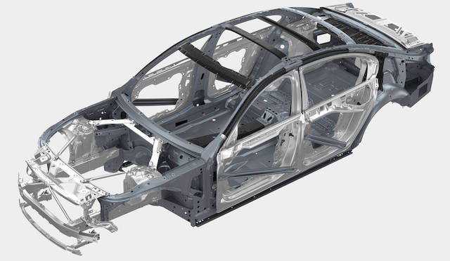 BMW iのテクノロジーをフィードバックし、ボディ構造はメタルとカーボンファイバー（CFRP）を組み合わせて軽量化がはかられた