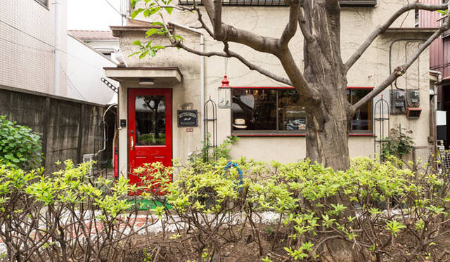 <strong>JAY TSUJIMURA｜ジェイ・ツジムラ</strong><br />高円寺南のスタジオ（アトリエ兼ショップ）「Jay Tsujimura Tokyo Hand Crafted Jewelry」