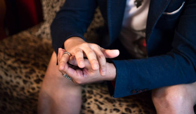 <strong>JAY TSUJIMURA｜ジェイ・ツジムラ</strong><br />ジュエリーデザイナー＆クラフトマン、ジェイ・ツジムラ氏