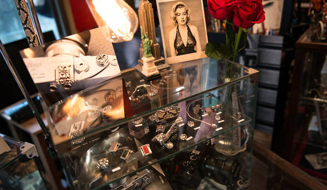 <strong>JAY TSUJIMURA｜ジェイ・ツジムラ</strong><br />高円寺南のスタジオ（アトリエ兼ショップ）「Jay Tsujimura Tokyo Hand Crafted Jewelry」