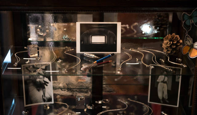 <strong>JAY TSUJIMURA｜ジェイ・ツジムラ</strong><br />高円寺南のスタジオ（アトリエ兼ショップ）「Jay Tsujimura Tokyo Hand Crafted Jewelry」　