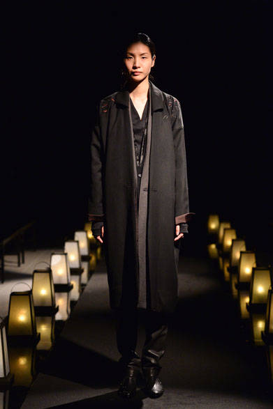 <strong>matohu｜まとふ</strong><br />2015-16年秋冬コレクション