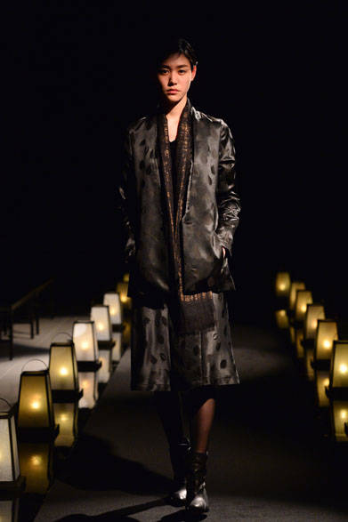 <strong>matohu｜まとふ</strong><br />2015-16年秋冬コレクション