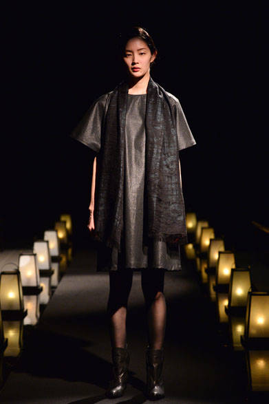 <strong>matohu｜まとふ</strong><br />2015-16年秋冬コレクション