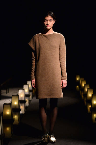 <strong>matohu｜まとふ</strong><br />2015-16年秋冬コレクション