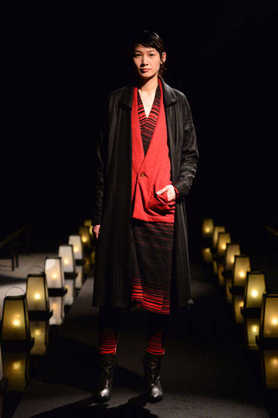 <strong>matohu｜まとふ</strong><br />2015-16年秋冬コレクション