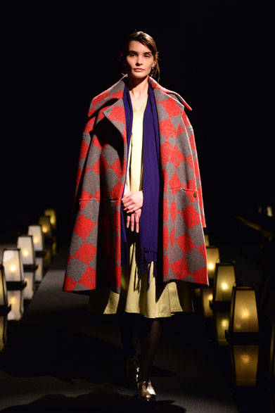 <strong>matohu｜まとふ</strong><br />2015-16年秋冬コレクション