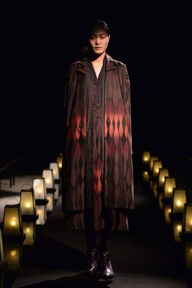 <strong>matohu｜まとふ</strong><br />2015-16年秋冬コレクション