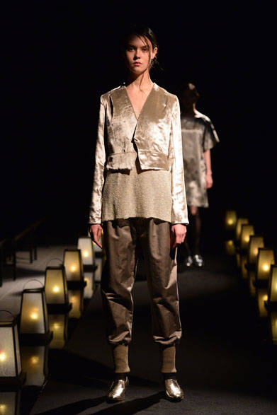 <strong>matohu｜まとふ</strong><br />2015-16年秋冬コレクション