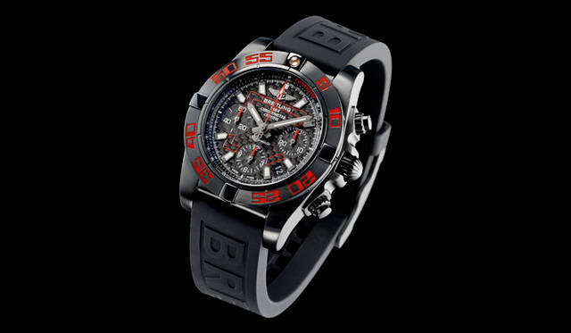 BREITLING|ブライトリング <strong>クロノマット ブラック カーボン</strong><br />ケース|ステンレススチール(ブラックDOC加工)<br />直径|41mm<br />ムーブメント|自動巻き(Cal.01)<br />機能|クロノグラフ<br />ストラップ|ラバー<br />防水|200m<br />限定本数|300本<br />価格|112万3200円<br /><br />ブライトリング・ジャパン<br />Tel. 03-3436-0011<br />http://www.breitling.co.jp<br />