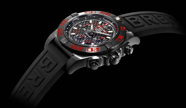 BREITLING|ブライトリング|クロノマット ブラック カーボン <strong>クロノマット ブラック カーボン</strong><br />ケース|ステンレススチール(ブラックDOC加工)<br />直径|41mm<br />ムーブメント|自動巻き(Cal.B01)<br />機能|クロノグラフ<br />ストラップ|ラバー<br />防水|200m<br />限定本数|300本<br />価格|112万3200円<br /><br />ブライトリング・ジャパン<br />Tel. 03-3436-0011<br />http://www.breitling.co.jp<br />