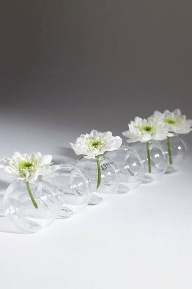 <strong>SERAX｜セラックス</strong><br />丸いボールが連なったようなデザインで、可愛さと洗練さの融合が楽しめる。「SIX BALL RENE BARBA」1620円（L260×H45mm）