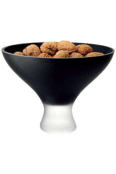 <strong>LSA｜エルエスエー</strong><br />フルーツボールなどの食器としても使用できるコンポート。「SATIN COMPORT (G505-23-909）BLACK MATTE」1万6416円（W225×D225×H160mm）