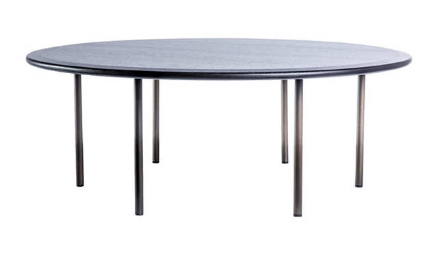 <strong>THE CONRAN SHOP｜ザ・コンランショップ</strong><br />「マグナス・ロング（Magnus long）家具シリーズ」　テーブル「Six Leg Coffee Table」