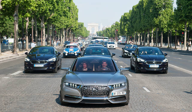 未来のDSをしめすコンセプトカー「ディヴァイン DS」が歴代のDSを先導していく