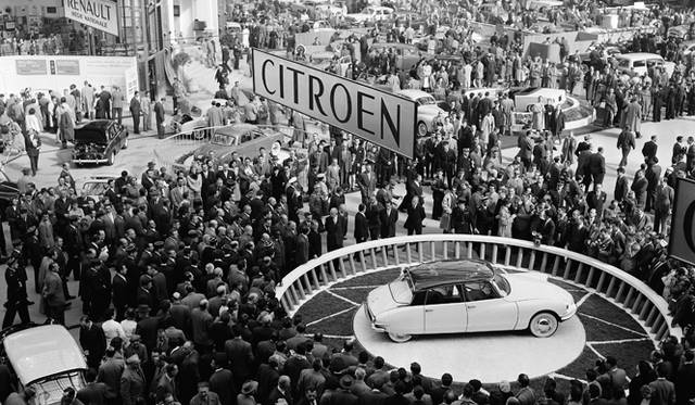 1955年パリサロンでDSがデビュー