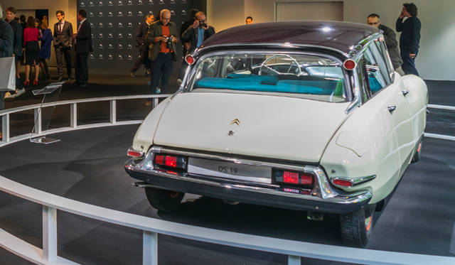 発表時の様子を再現した展示