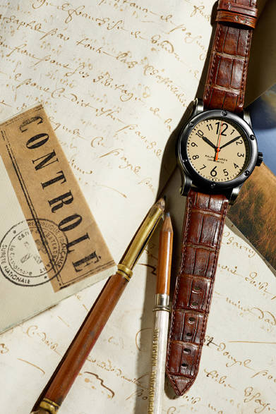 <strong>RL67 サファリ クロノメーター<br />カーキダイアル</strong><br />ケース｜ヴィンテージ加工ブラック・ステンレススチール<br />直径｜45mm、39mm<br />厚さ｜11.2mm（45mmケース）、10.4mm（39mmケース）<br />ムーブメント｜自動巻き（Cal.RL300-1）<br />ストラップ｜アリゲーター<br />防水｜10気圧<br />価格｜39万4200円（45mmケース）、38万3400円（39mmケース）<br />