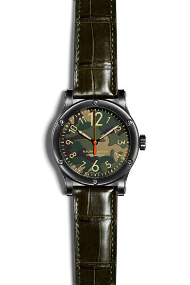 <strong>RL67 サファリ クロノメーター<br />カモフラージュダイアル</strong><br />ケース｜ヴィンテージ加工ブラック・ステンレススチール<br />直径｜45mm、39mm<br />厚さ｜11.2mm（45mmケース）、10.4mm（39mmケース）<br />ムーブメント｜自動巻き（Cal.RL300-1）<br />ストラップ｜アリゲーター<br />防水｜10気圧<br />価格｜39万9600円（45mmケース）、39万4200円（39mmケース）<br />