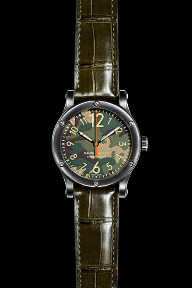 <strong>RL67 サファリ クロノメーター<br />カモフラージュダイアル</strong><br />ケース｜ヴィンテージ加工ブラック・ステンレススチール<br />直径｜45mm、39mm<br />厚さ｜11.2mm（45mmケース）、10.4mm（39mmケース）<br />ムーブメント｜自動巻き（Cal.RL300-1）<br />ストラップ｜アリゲーター<br />防水｜10気圧<br />価格｜39万9600円（45mmケース）、39万4200円（39mmケース）<br />