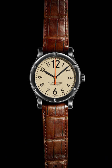 <strong>RL67 サファリ クロノメーター<br />カーキダイアル</strong><br />ケース｜ヴィンテージ加工ブラック・ステンレススチール<br />直径｜45mm、39mm<br />厚さ｜11.2mm（45mmケース）、10.4mm（39mmケース）<br />ムーブメント｜自動巻き（Cal.RL300-1）<br />ストラップ｜アリゲーター<br />防水｜10気圧<br />価格｜39万4200円（45mmケース）、38万3400円（39mmケース）<br />