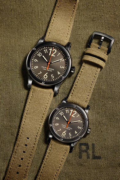 <strong>RL67 サファリ クロノメーター（45mm、39mm）</strong><br />ケース｜ヴィンテージ加工ブラック・ステンレススチール<br />直径｜45mm、39mm<br />厚さ｜11.2mm（45mm）、10.4mm（39mm）<br />ムーブメント｜自動巻き（Cal.RL300-1）<br />ストラップ｜キャンバス地、レザーライニング<br />防水｜10気圧<br />価格｜34万5600円（45mm）、34万200円（39mm）<br />