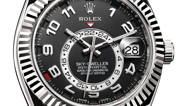 <strong>オイスター パーペチュアル スカイドゥエラー</strong><br />ケース｜18Kホワイトゴールド<br />直径｜42mm<br />ムーブメント｜自動巻き（Cal.9001）<br />機能｜サロスシステムによる瞬時に変わる年次カレンダー、第2時間帯表示、双方向回転式リングコマンドベゼル（ベゼルの回転でリューズの機能を選択）<br />ストラップ｜アリゲーター<br />防水｜100ｍ<br />価格｜403万9200円