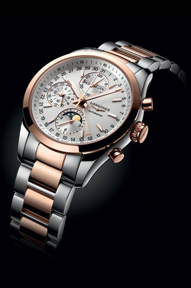 <strong>コンクェスト クラシック ムーンフェイズ</strong><br />ケース｜ステンレススチール＋ローズゴールドキャップ（L2.798.5.72.7）<br />直径｜42mm<br />ムーブメント｜自動巻き（Cal.L678）<br />機能｜クロノグラフ（30分積算計、12時間積算計）、月齢表示、24時間計、月表示、曜日表示、ポインター式日付表示<br />ブレス｜ステンレススチール＋ローズゴールドキャップ<br />防水｜5気圧<br />価格｜65万6640円