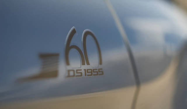 特製のステッカーがそなわる、60周年記念限定モデル