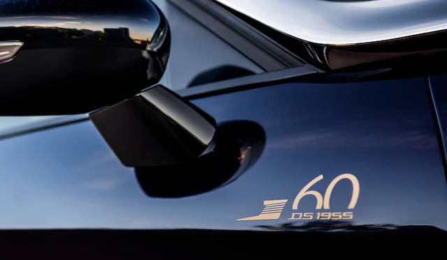 特製のステッカーがそなわる、60周年記念限定モデル