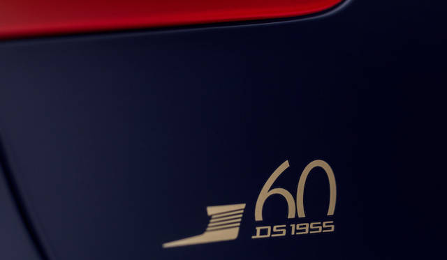 特製のステッカーがそなわる、60周年記念限定モデル