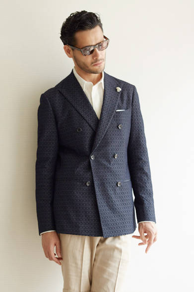 ダブルジャケット¥56,000 リネンシャツ¥17,000 ショーツ¥15,000