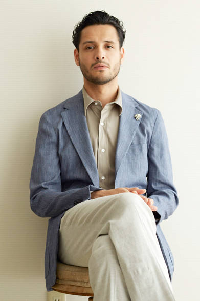 3Bジャケット¥50,000 コットンカットソー¥16,000 スリムパンツ¥22,000