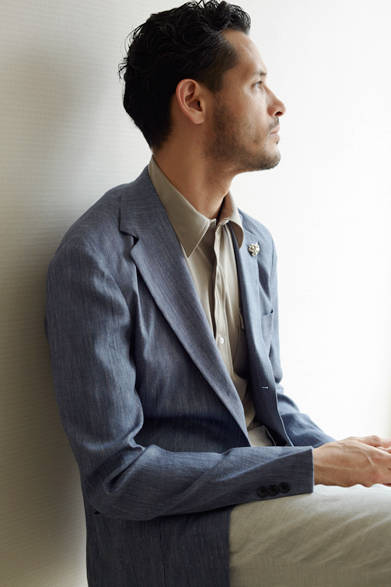 3Bジャケット¥50,000 コットンカットソー¥16,000 スリムパンツ¥22,000