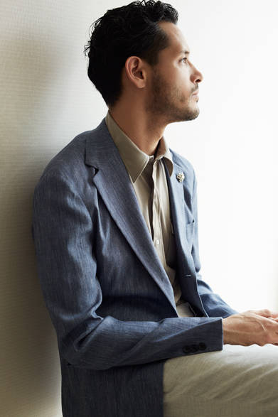 3Bジャケット5万4000円、コットンカットソー1万7280円、スリムパンツ2万3760円