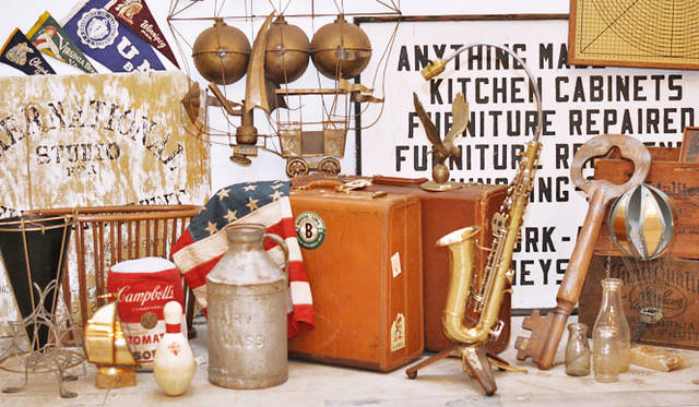 <strong>ACME Furniture｜アクメ ファニチャー</strong><br />アメリカ・東海岸でおよそ2週間をかけてニューヨーク～ボストンを1560マイル走り買い付けたアイテム