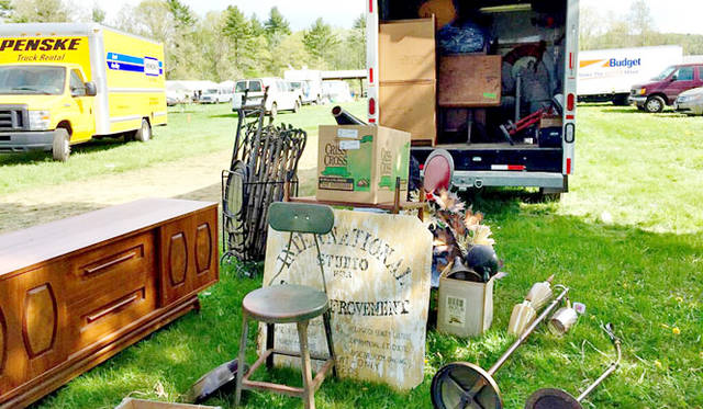 <strong>ACME Furniture｜アクメ ファニチャー</strong><br />アメリカ・東海岸でおよそ2週間をかけてニューヨーク～ボストンを1560マイル走り買い付けたアイテム