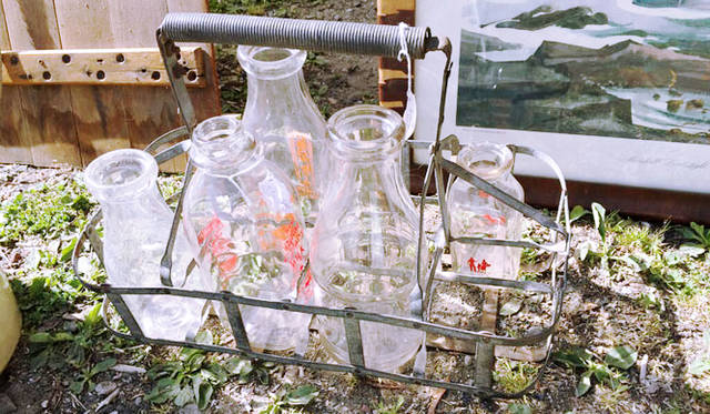 <strong>ACME Furniture｜アクメ ファニチャー</strong><br />