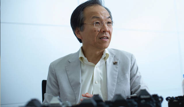 ニコンフェロー 映像カンパニー 後藤研究室室長の後藤哲朗さん。エンジニアとして、ニコンの顔といえるプロ向けのフラグシップ機を30年以上に渡って担当。2009年に研究室を立ち上げ、あたらしい技術の研究に取り組み、研究室の最初の作品として「Df」を発表