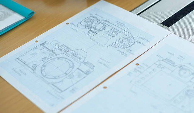 設計者のニコン・三浦さんが描いた「Df」のスケッチ。2009年の「後藤研究室」設立直後に描かれたが、製品化には時間を要した