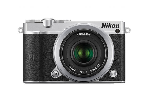 <strong>Nikon Df</strong><br> 価格｜オープン価格（5万5000円前後、ボディー本体）<br>本体サイズ｜約W98.3×H59.7×D31.5mm（突起部含まず）<br>質量｜約231g（本体のみ）<br>撮像素子｜13.2×8.8mm CMOSセンサー<br>マウント｜ニコン1マウント（マウントアダプター FT1にてNIKKORレンズ使用可）<br>有効画素数｜2081万画素<br>ISO感度｜160～12800<br>記録形式（静止画）｜JPEG、RAW<br><br><br><strong>ニコンカスタマーサポートセンター ナビダイヤル</strong><br>Tel. 0570-02-8000<br>http:www.nikon-image.com/<br>