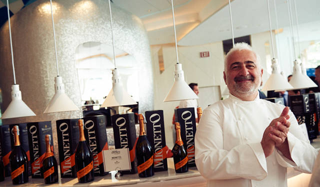 会場にはフレンチシェフとして名高いギ・サヴォア氏をはじめ、アンコルクドに参加する豪華な顔ぶれが勢揃い