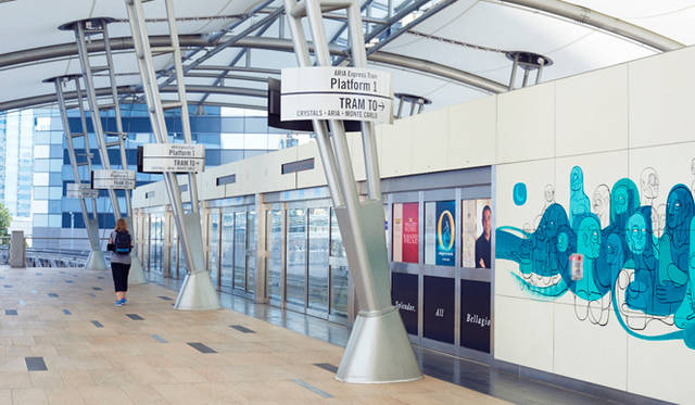 今回、滞在していたホテル「アリア」の裏手にもモノレールの駅が