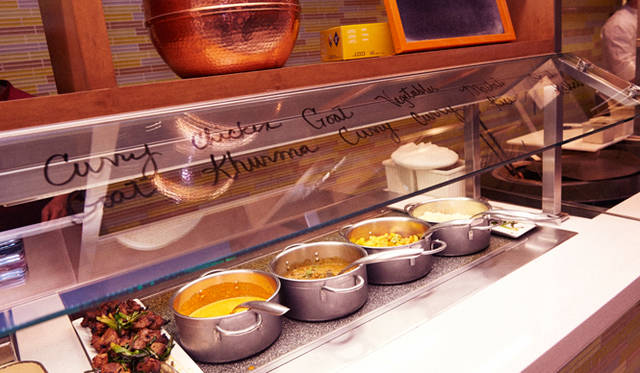 一流シェフの料理以外にも、会場の「アリア」が用意したエスニック料理も