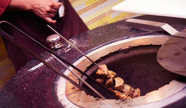 この日、ジュリアン・セラーノ氏は、自身のルーツでもあるスペインのタパス料理を振舞った