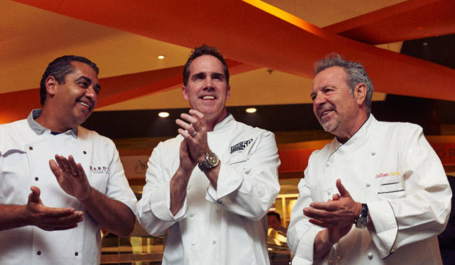 初日の締めくくりは、ホテル「アリア」の2階にあるレストラン「ザ・ビュッフェ」でおこなわれた「シェフズ・カウンター：オールスター・フィースト」