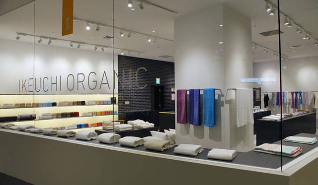 <strong>IKEUCHI ORGANIC｜イケウチ オーガニック</strong><br />直営店「IKEUCHI ORGANIC FUKUOKA STORE」